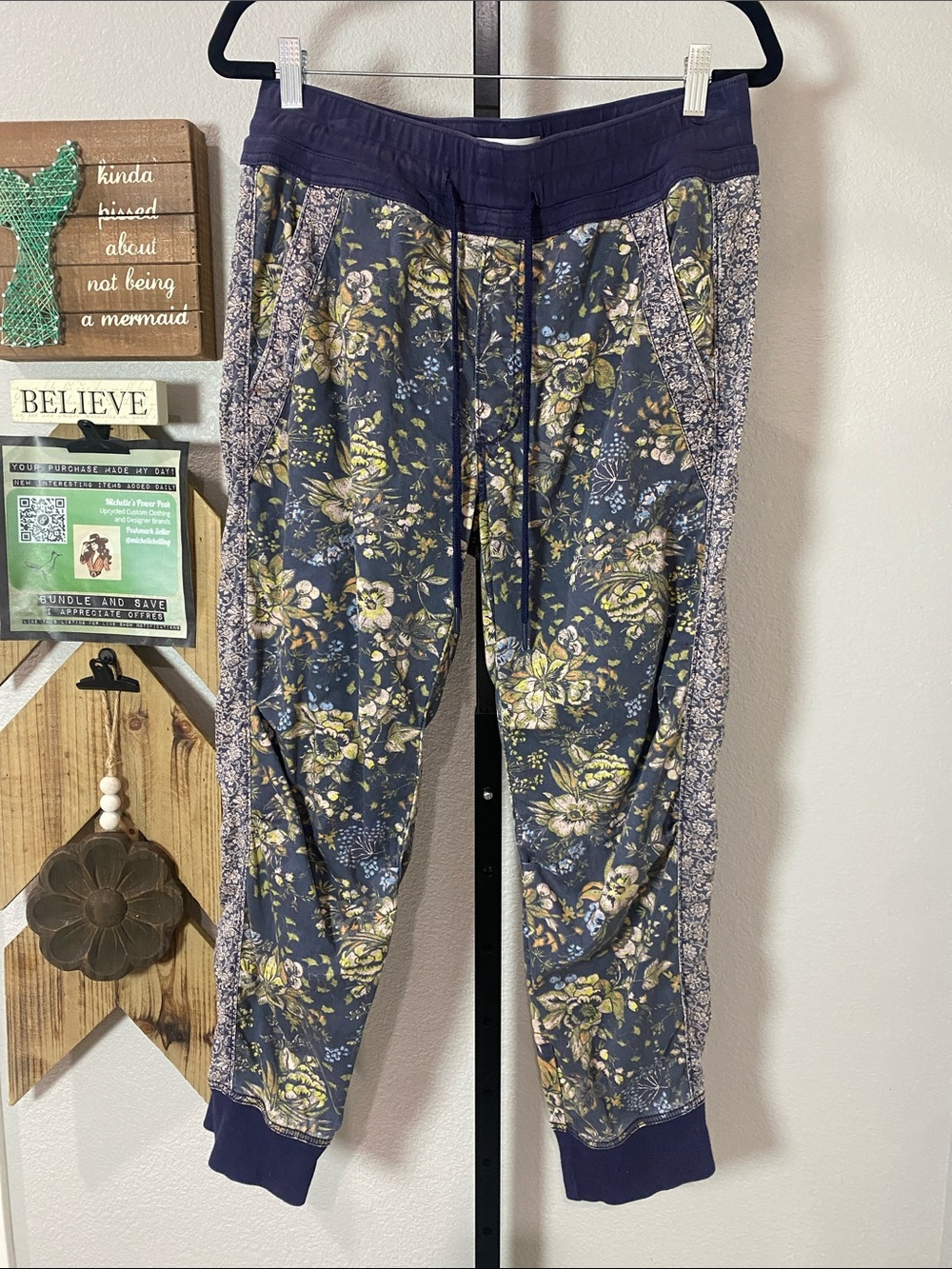 Anthropologie Navy Floral Jogger Pants with Side Panels w16 r13 inseam26